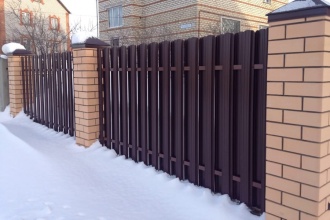 Забор из евроштакетника в шахматном порядке 30 метров фото в Павлово