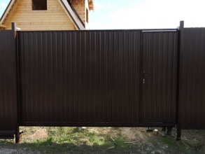 Ворота из профнастила откатные - пример 11 фото в Павлово