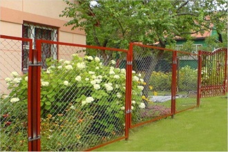 Забор из сетки рабицы в натяг секционный 60 метров фото цена за метр под ключ