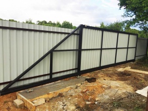 Откатные ворота с ручным управлением - пример 1 фото в Павлово