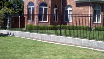 Сварные заборы на ленточном фундаменте 80 метров фото в Павлово