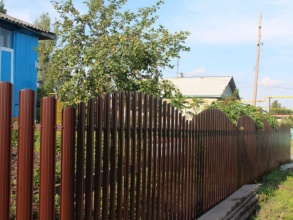 Забор из евроштакетника с утрамбовкой щебнем 48 метров фото в Павлово