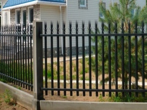 Сварные заборы на ленточном фундаменте 12 метров фото в Павлово