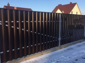 Забор из евроштакетника в шахматном порядке 10 соток фото в Павлово