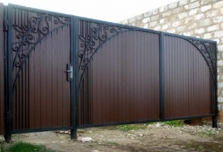 Распашные ворота из профнастила - пример 1 фото в Павлово